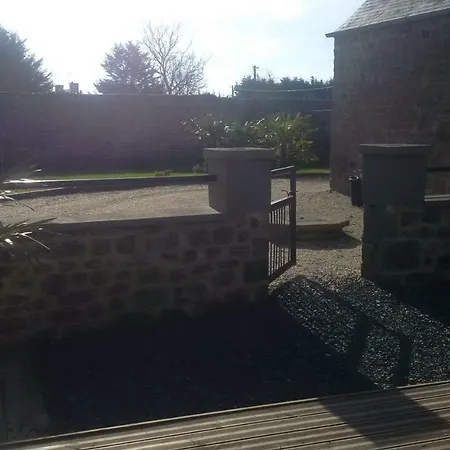 Le Gite De Sandrine Réville Exterior foto